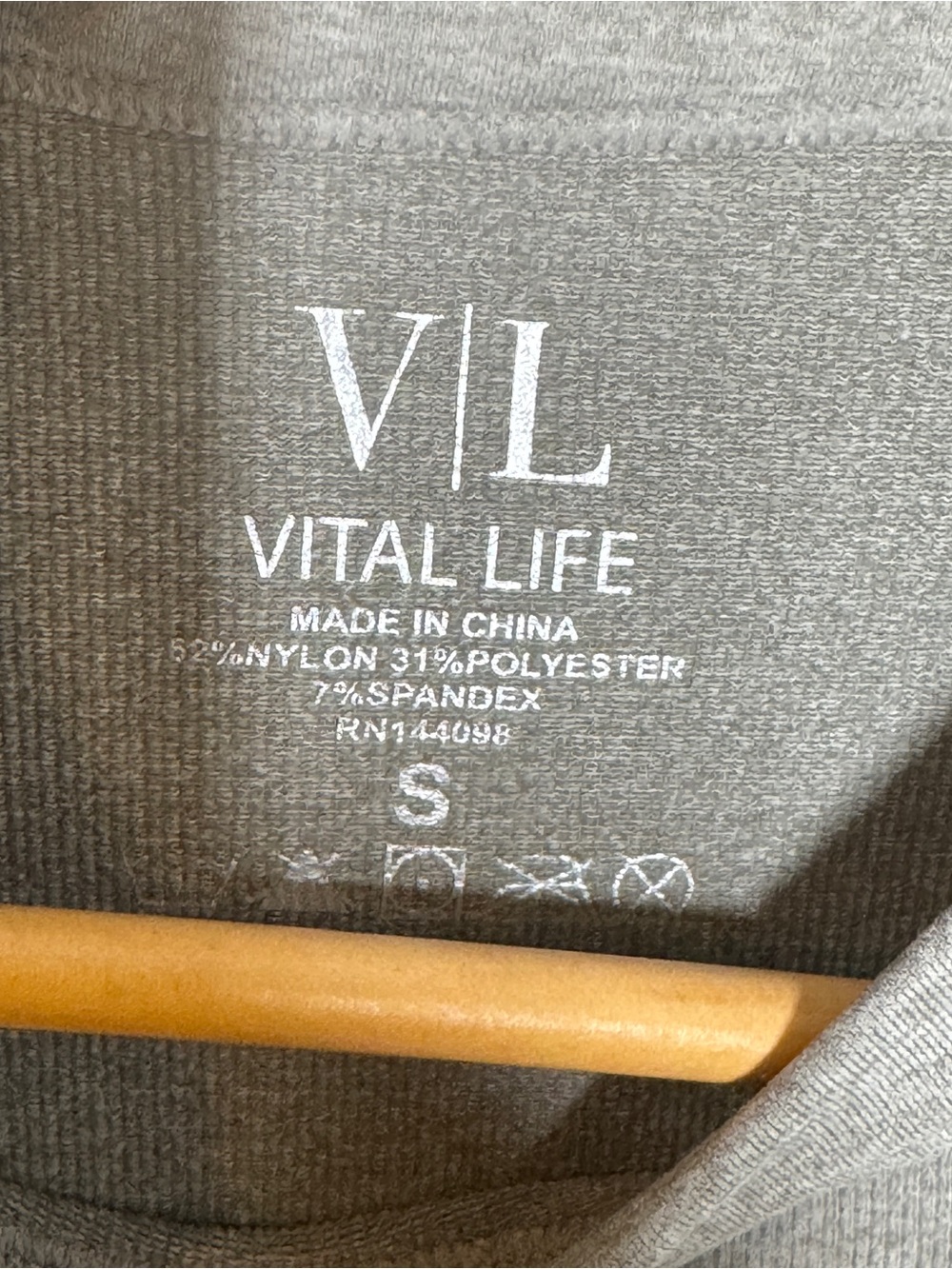 Vital Life Graphic “Santa Monica California” Gray Crop Tank Sz. S - Picture 4 of 4